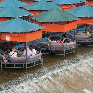 Meet your Posher, Bader